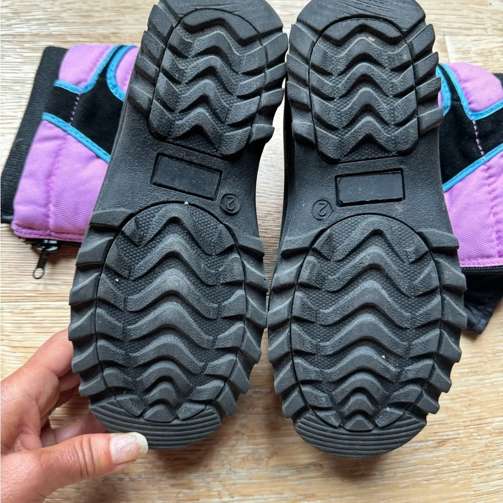 Kids waterproof snow boots size 2 price firm!